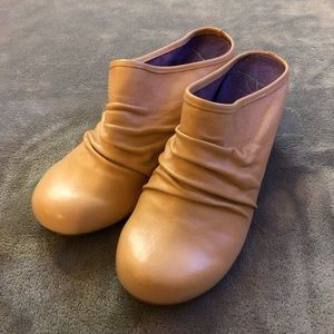 Blowfish Mules Size 8.5 Tan Like New